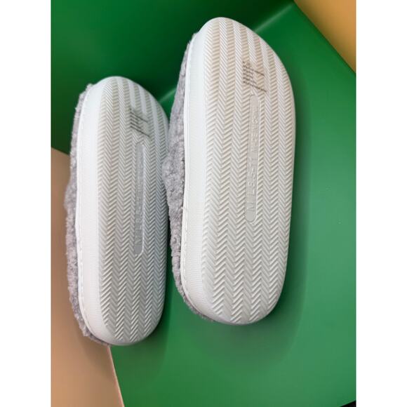 Maurices Snoopy Slippers Womens M L Holiday Peanuts Brand New - Picture 4 of 7